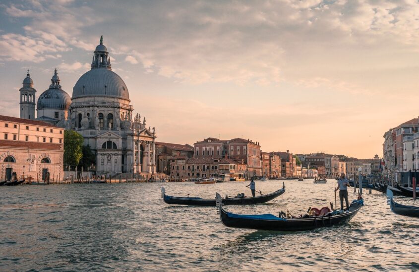 Veneza vai iniciar cobrança de taxa turística a partir de abril: entenda