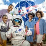 Complexo de visitantes da NASA proporciona a experiência de conhecer um astronauta de pertinho